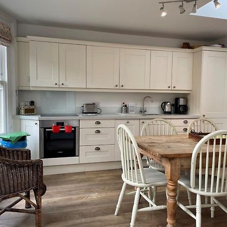 바스 Beautiful 3 Bed Basement Flat With Garden 아파트 외부 사진