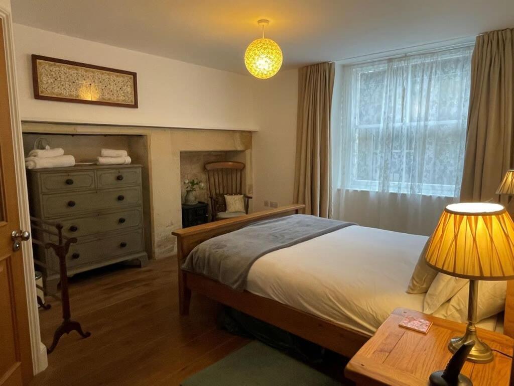 바스 Beautiful 3 Bed Basement Flat With Garden 아파트 외부 사진