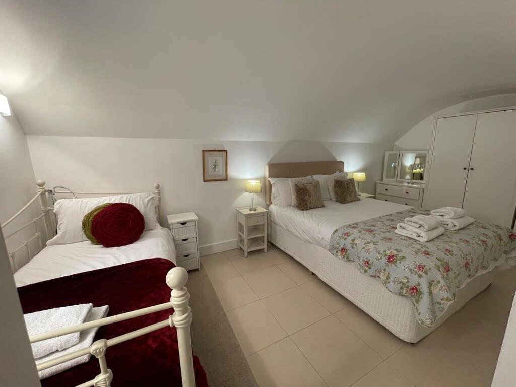 바스 Beautiful 3 Bed Basement Flat With Garden 아파트 외부 사진